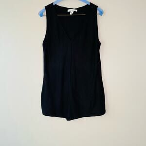 White House Black Market black sleeveless v-neck top (Size: M)